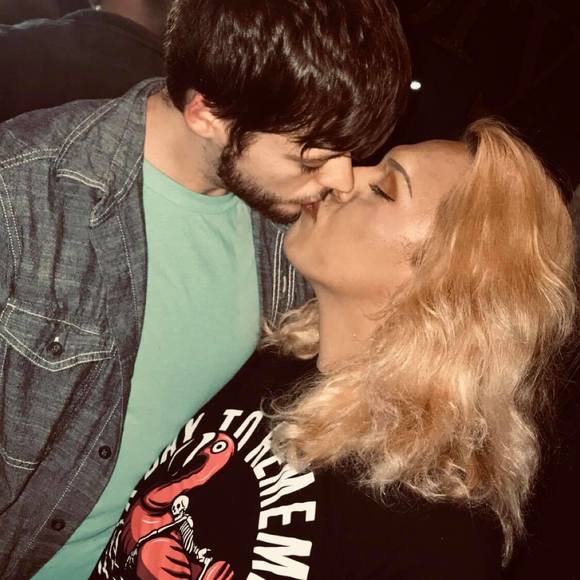 Meet your Posher, Alysina - Picture 1 of 1